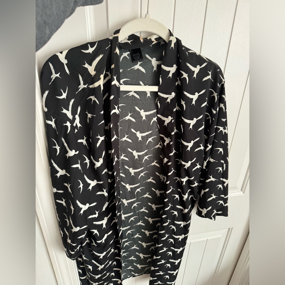 Wet Seal B&W Kimono